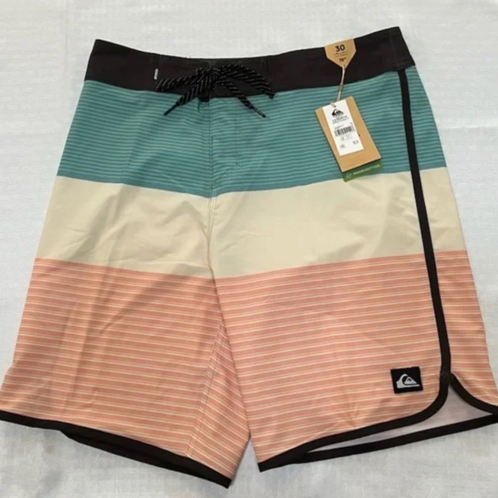 Quiksilver board shorts - Picture 6 of 6